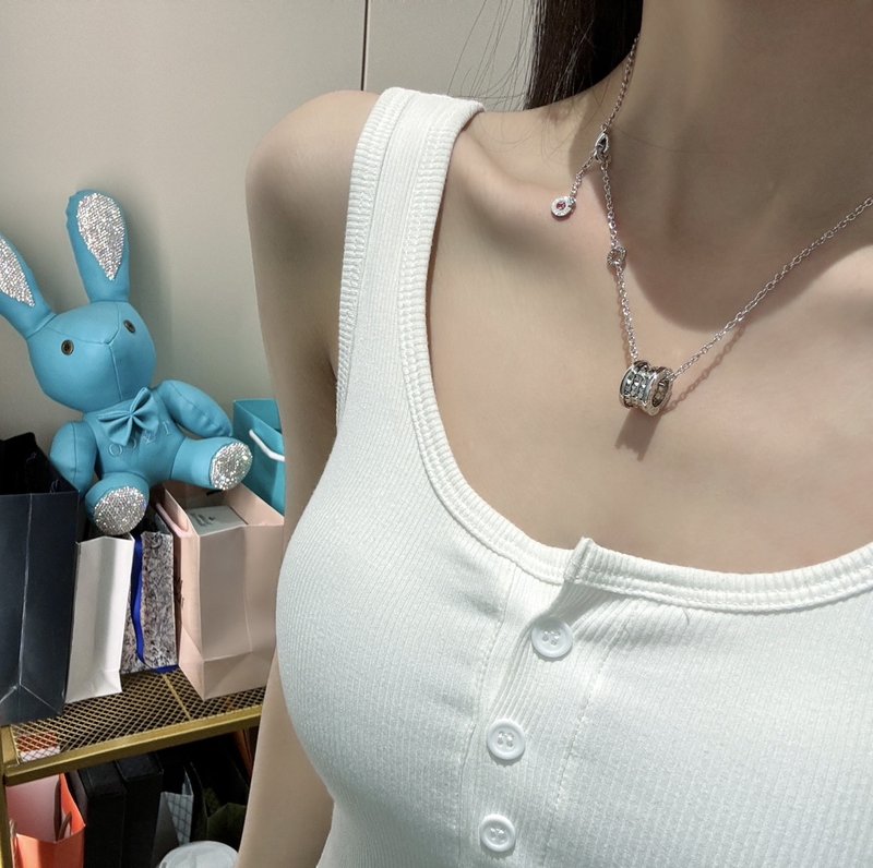 불가리 자선 한정판 트리플 링 목걸이 001-236119