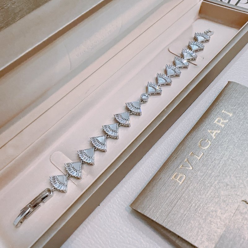 불가리 V 골드 클래식 팔찌 001-236141