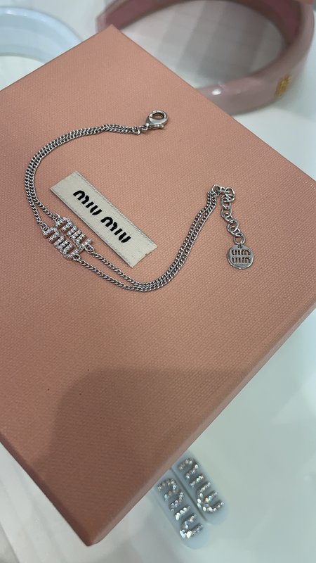 미우미우 실버 풀 다이아몬드 로고 더블 체인 팔찌 001-236277