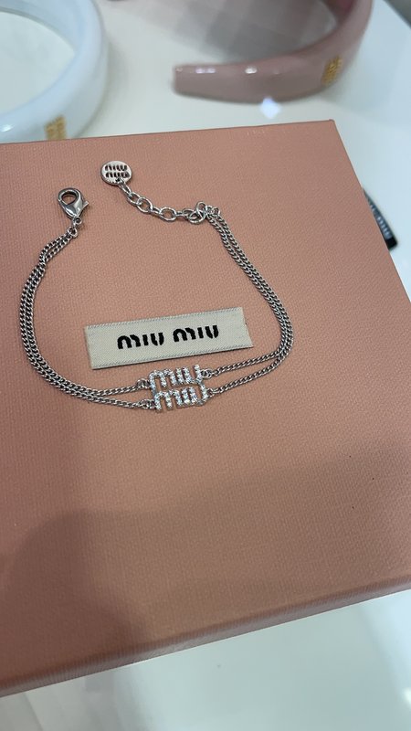 미우미우 실버 풀 다이아몬드 로고 더블 체인 팔찌 001-236277