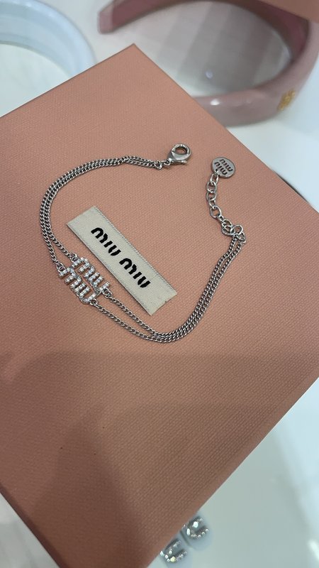 미우미우 실버 풀 다이아몬드 로고 더블 체인 팔찌 001-236277