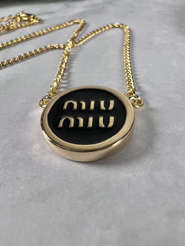미우미우 에나멜 원형 펜던트 목걸이 001-236281