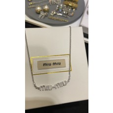 미우미우 뉴 실버 풀다이아몬드 레터 목걸이 001-236283