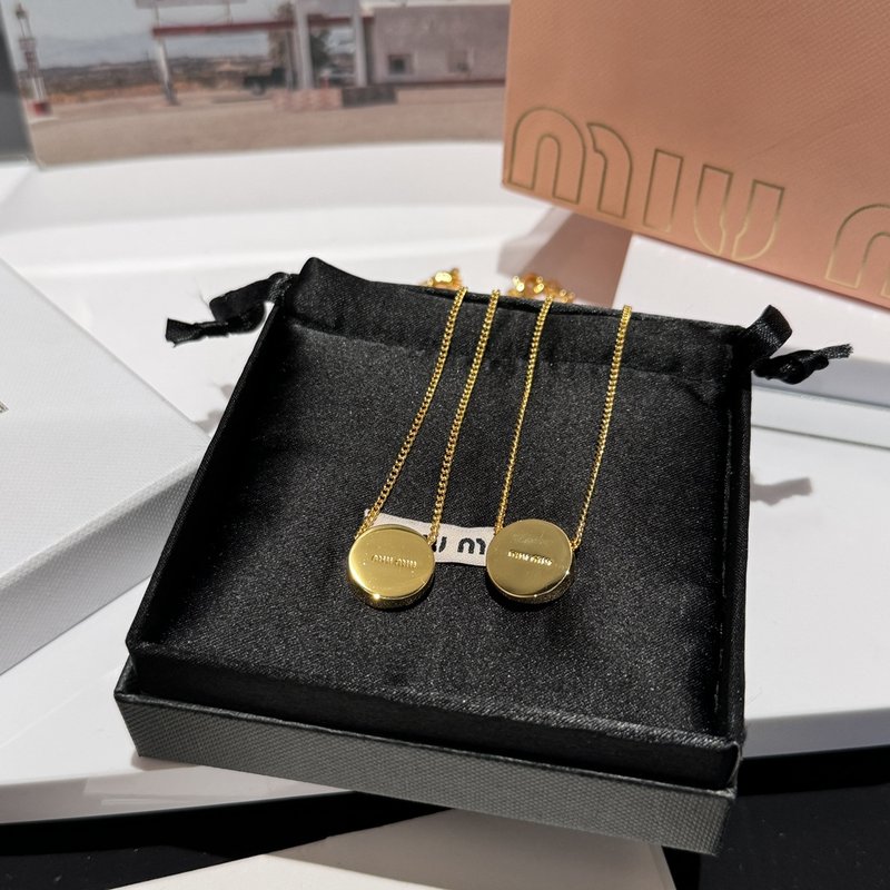 미우미우 원형 레터 에나멜 목걸이 001-236296