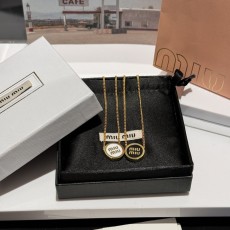 미우미우 원형 레터 에나멜 목걸이 001-236296