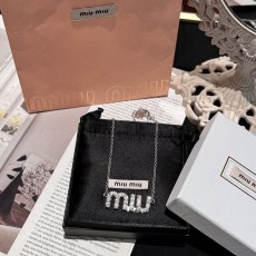 미우미우 심플 레터 목걸이 001-236295