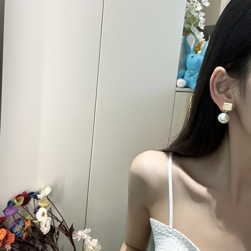 미우미우 진주 리본 귀걸이 001-236321
