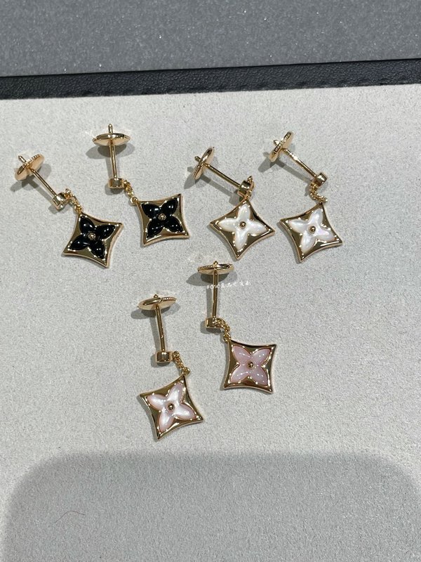 루이 4 꽃 3 컬러 정교 조각 두꺼운 금 귀걸이 001-236374