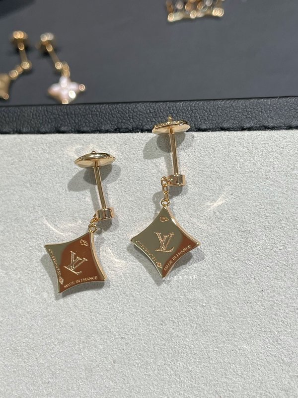 루이 4 꽃 3 컬러 정교 조각 두꺼운 금 귀걸이 001-236374