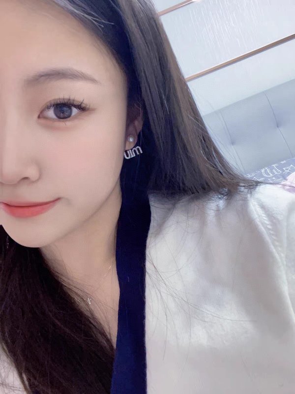 미우미우 진주 알파벳 스터드 귀걸이 001-236387