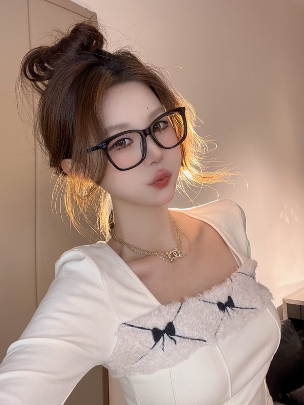 샤넬 레터링 템플 세련된 안경 001-236433