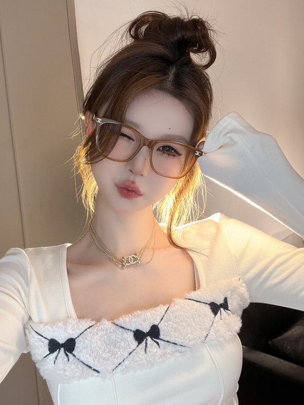샤넬 레터링 템플 세련된 안경 001-236436