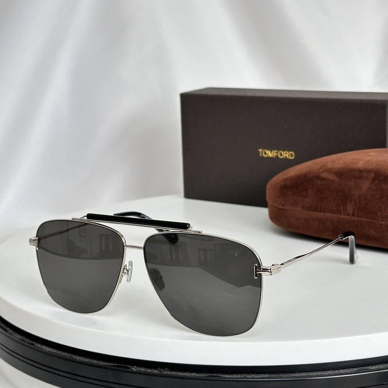TOM FORD 메탈 템플 로고 데코 선글라스 001-236519