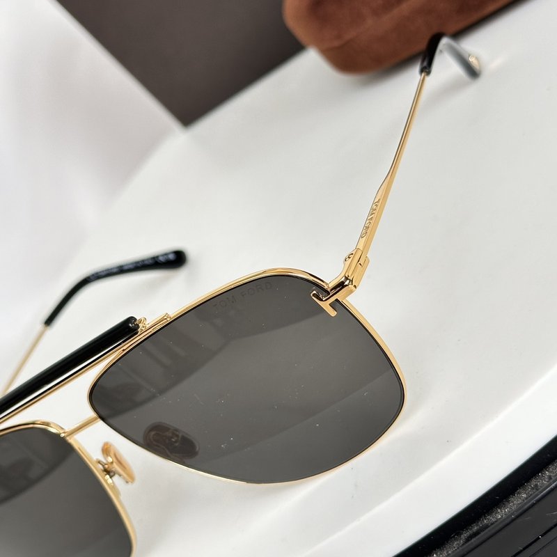 TOM FORD 메탈 템플 로고 데코 선글라스 001-236519