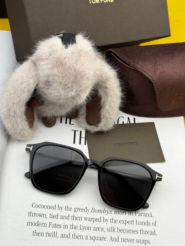 톰포드 클래식 편광 선글라스 001-236527
