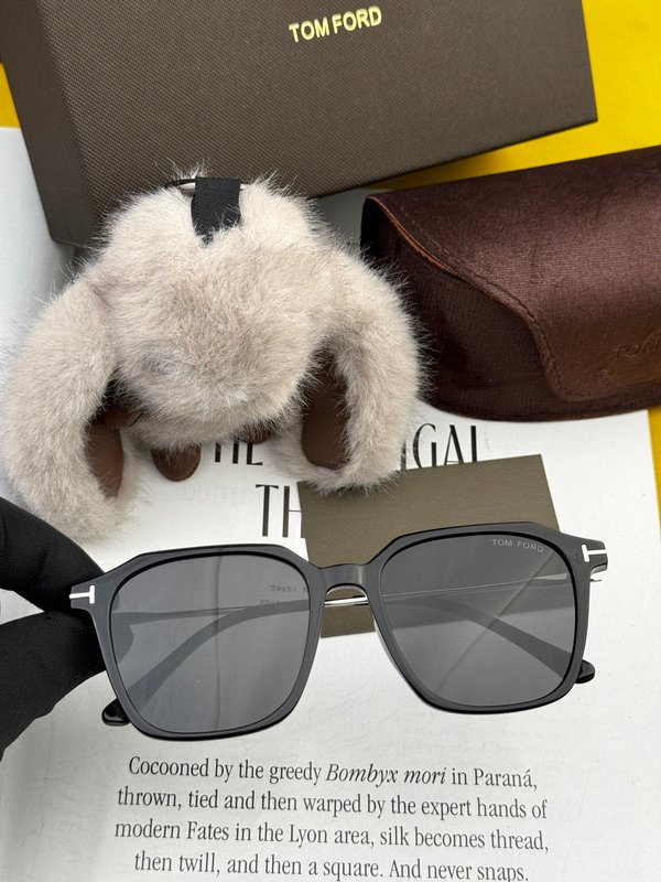 톰포드 클래식 편광 선글라스 001-236527