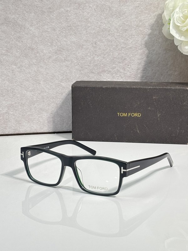 톰포드 클래식 블랙 프레임 안경 001-236746