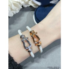 페레드 대형 매끄러운 말발굽 화이트 코드 팔찌 001-243098