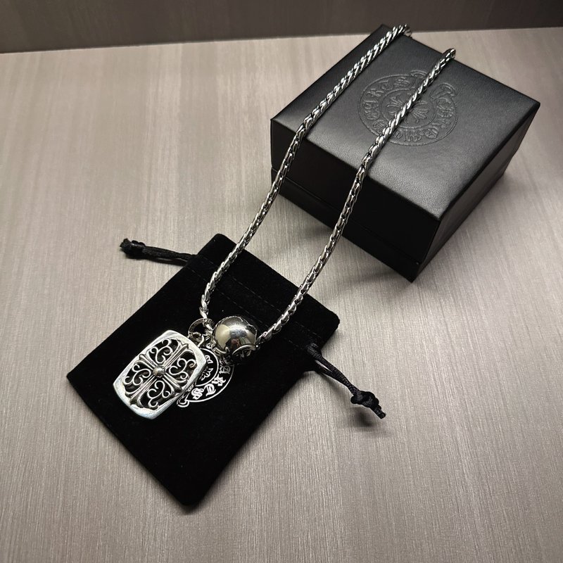 크롬하츠 빈티지 크로스 목걸이 001-243111