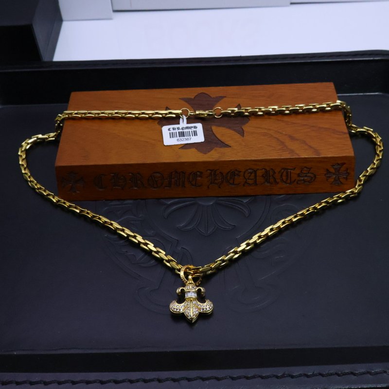 크롬하츠 빈티지 크로스 골드 목걸이 001-243114