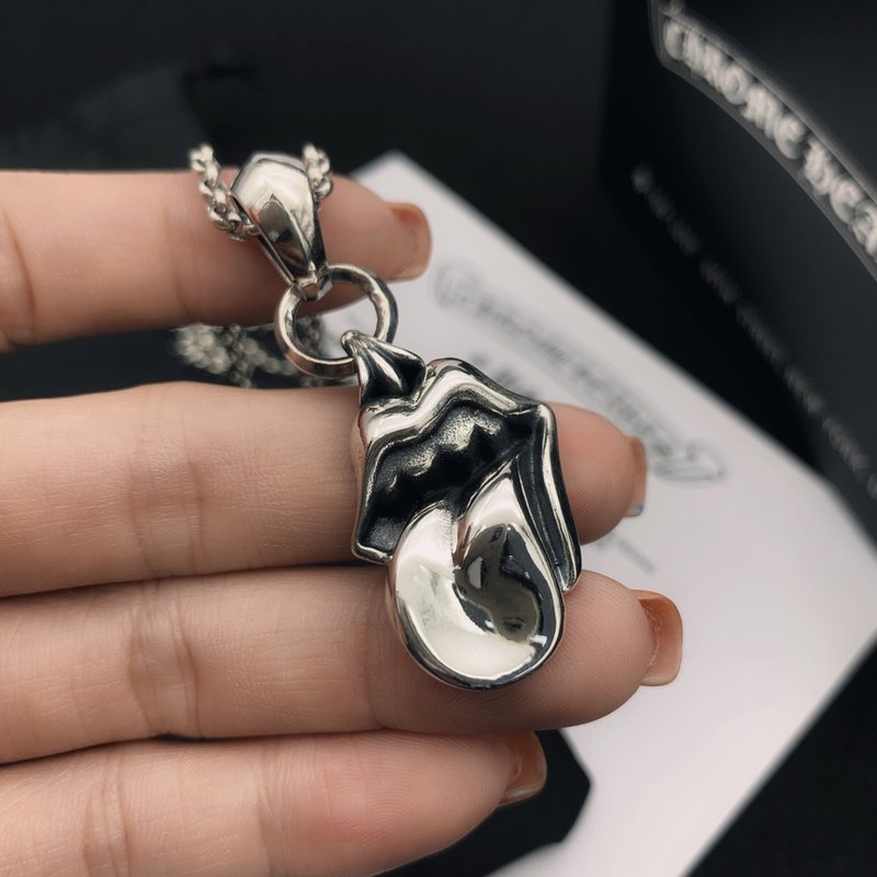 크롬하츠 개성있는 큰 혀 펜던트 목걸이 001-243298