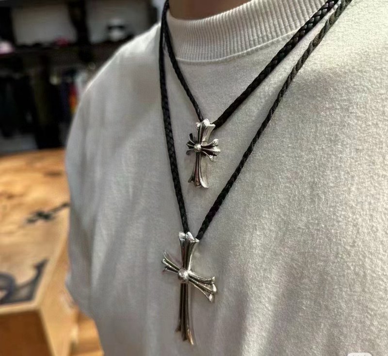 크롬하츠 빈티지 크로스 가죽 목걸이 001-243314