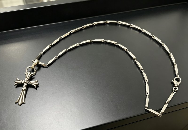크롬하츠 복고풍 실버 크로스 목걸이 001-243387