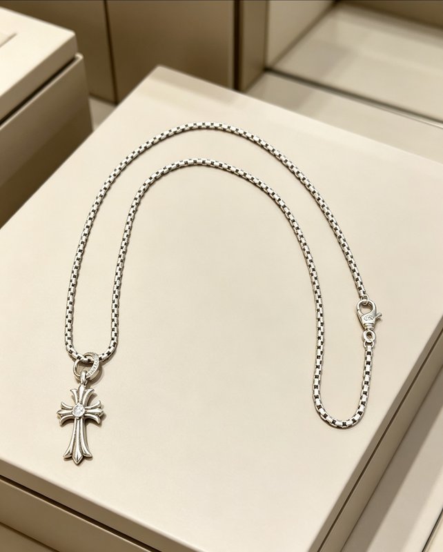 크롬하츠 빈티지 다이아몬드 십자가 목걸이 001-243452