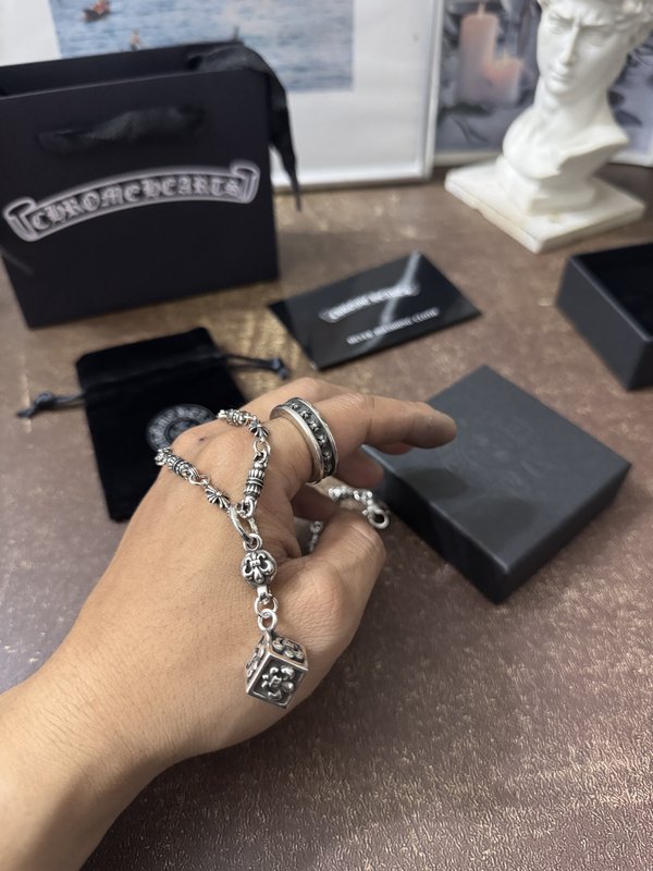 크롬하츠 클래식 크로스 펜던트 목걸이 001-243485