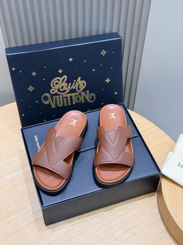LV 오아시스 스웨이드 모노그램 슬라이드 001-243666