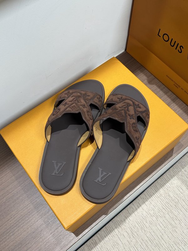LV 남성 엠보싱 가죽 슬리퍼 001-243688
