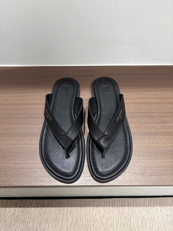 LV 남성 클래식 L 엠보스 가죽 슬리퍼 001-243698
