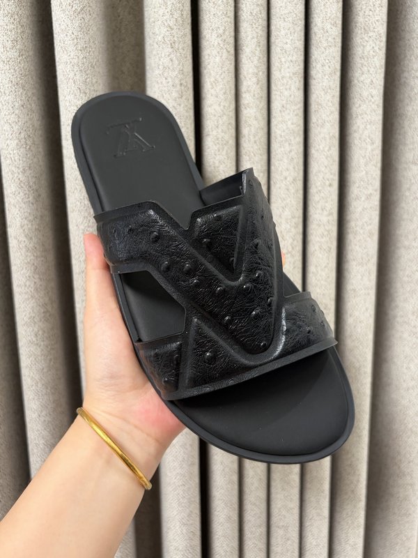 LV 남성 오스트리치 엠보 슬리퍼 001-243699