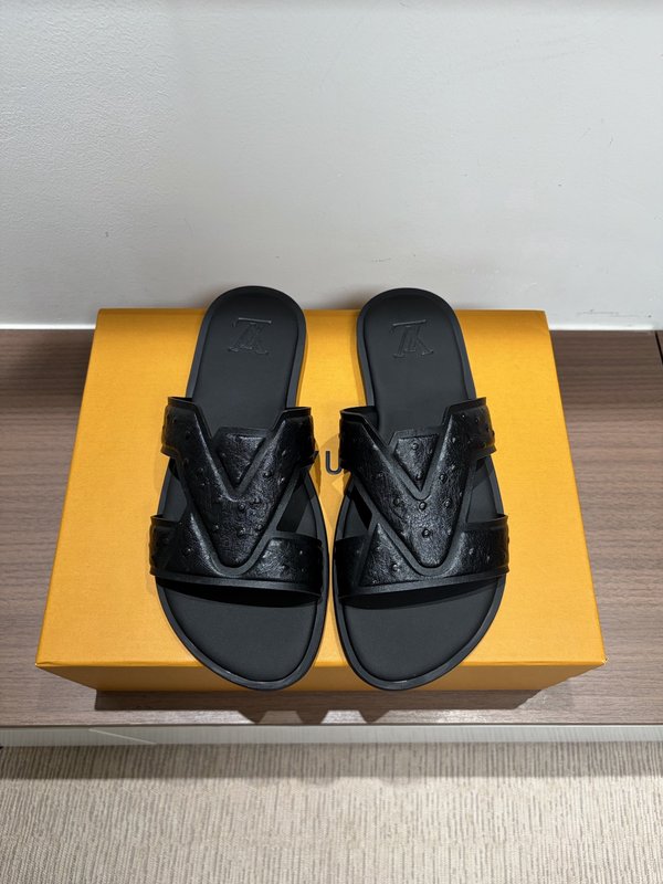 LV 남성 오스트리치 엠보 슬리퍼 001-243699