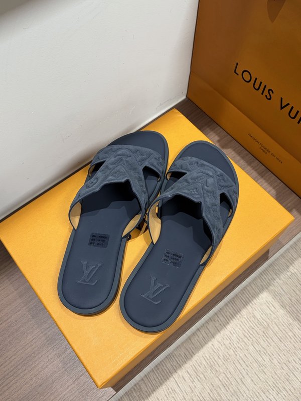 LV 남성 태송아지 가죽 엠보싱 슬리퍼 001-243703