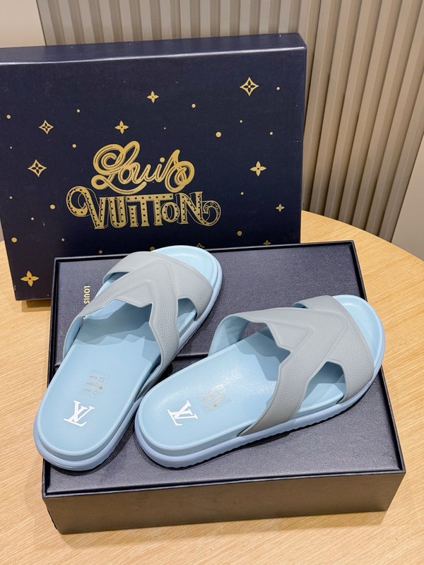 LV 오아시스 스웨이드 뮬 남성용 샌들 001-243708