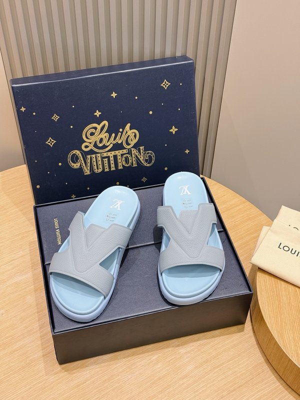 LV 오아시스 스웨이드 뮬 남성용 샌들 001-243708