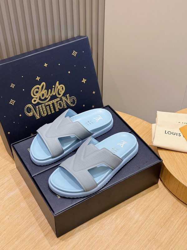 LV 오아시스 스웨이드 뮬 남성용 샌들 001-243708