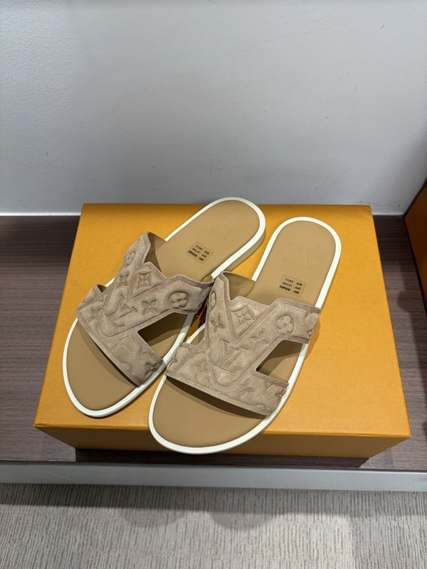 LV 남성 엠보싱 슬리퍼 여름 필수 001-243711