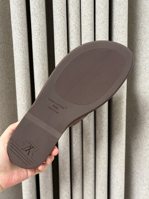 LV 남성 오스트리치 엠보슬리퍼 001-243724