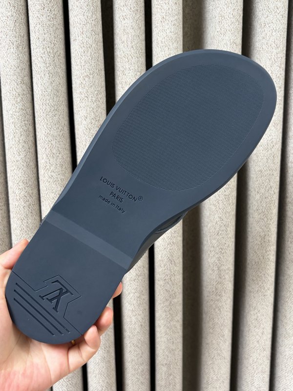 LV 남성 엠보싱 슬리퍼 001-243726