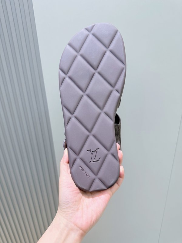LV 스타일 남성 소가죽 샌들 최고 품질 001-243728