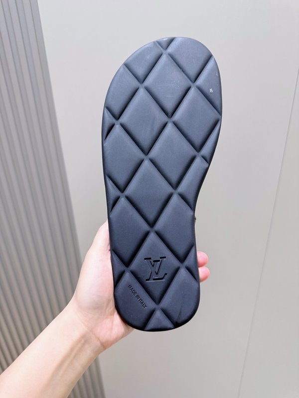 LV 스타일 남성 소가죽 샌들 최고 품질 001-243742