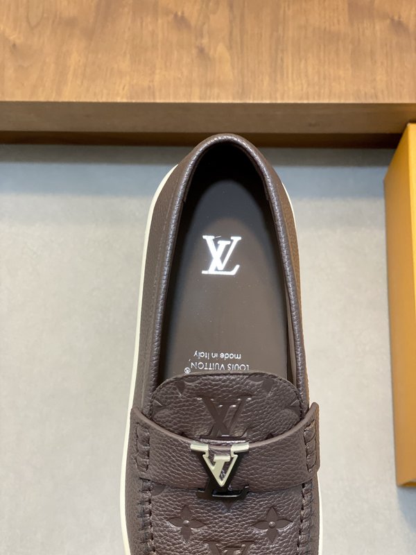 LV  남성 프리미엄 캐주얼 스니커즈 001-243803