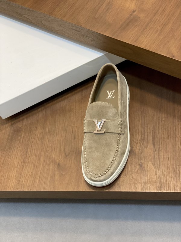 LV  남성 하이엔드 캐주얼 운동화 001-243805