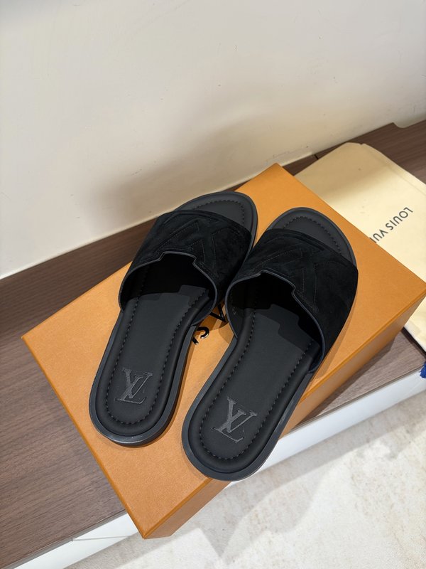 루이비통 스타일 블랙 가죽 남성 슬리퍼 001-243834