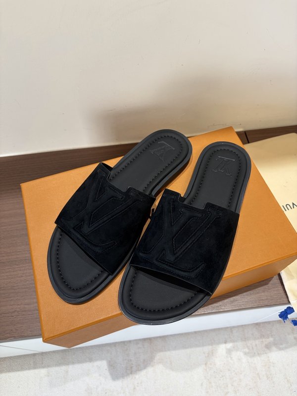 루이비통 스타일 블랙 가죽 남성 슬리퍼 001-243834