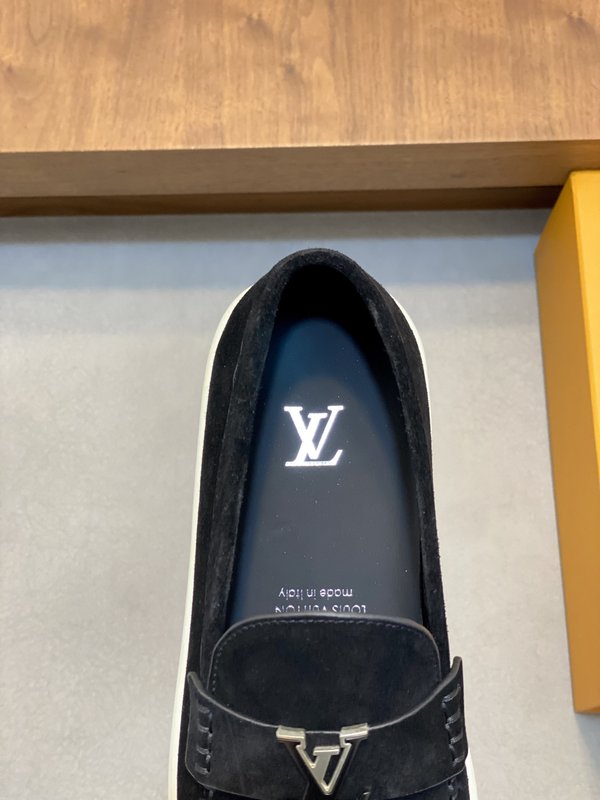 LV 남성 하이엔드 캐주얼 운동화 001-243884