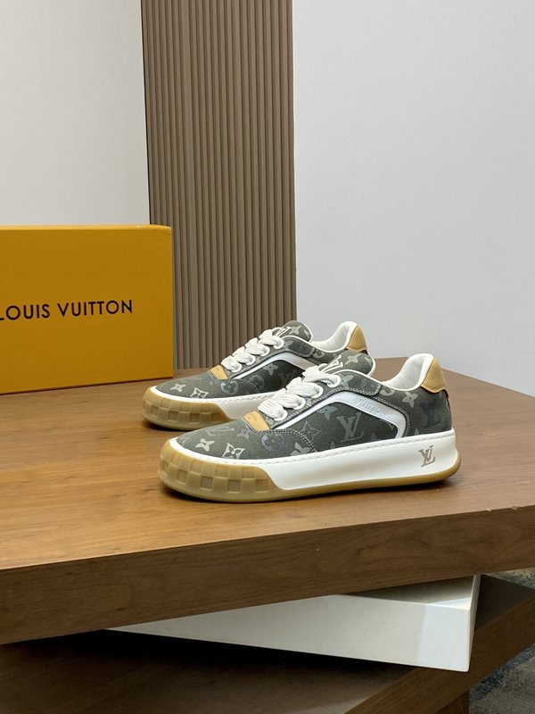 LV 남성 하이엔드 캐주얼 운동화 001-243891