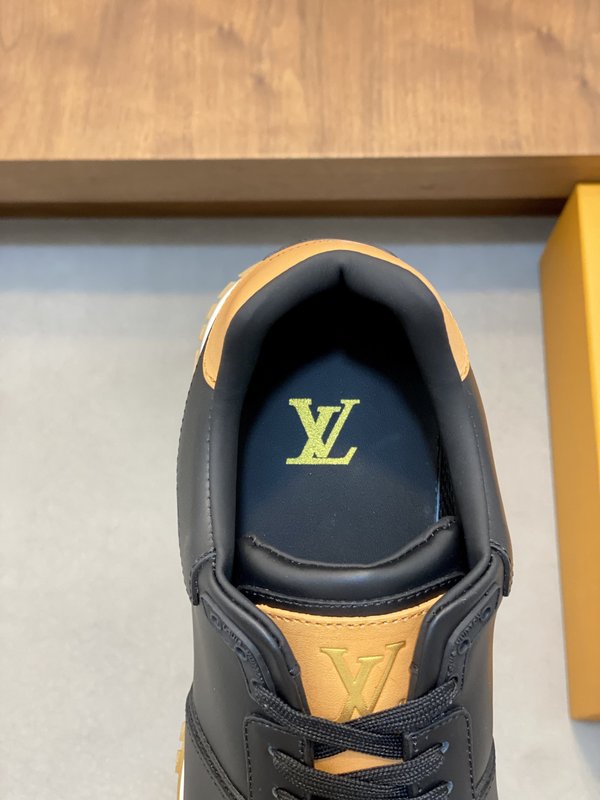 LV 남성 런어웨이 스무스 가죽 스니커즈 001-243892